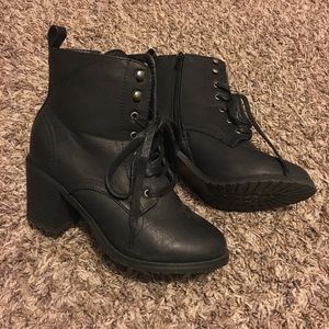 2/$25💜Ankle Heel Booties